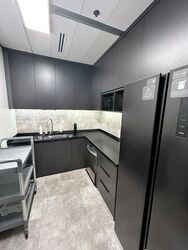 Gateway East (D7), Office #496474911